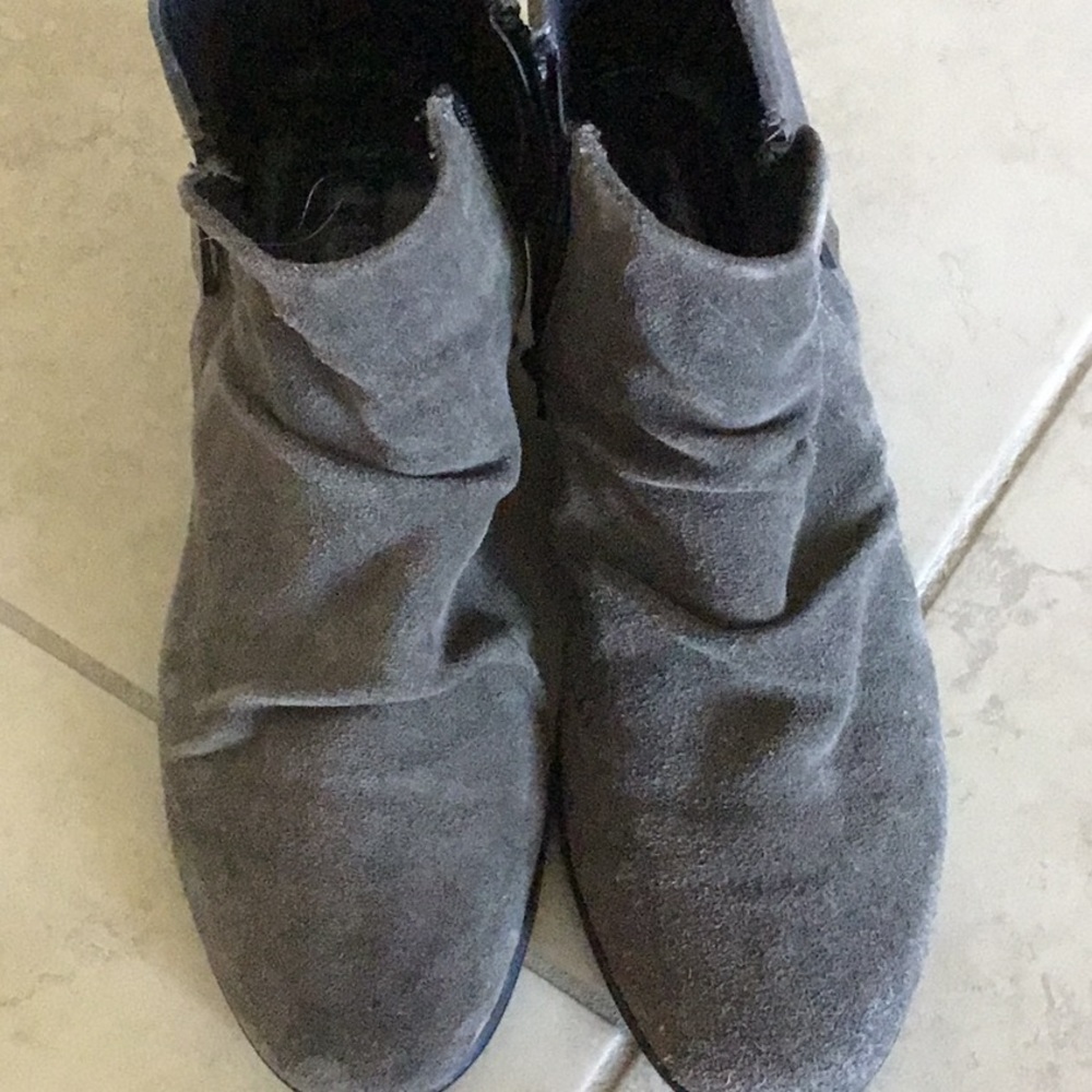 Like new bootie style shoes